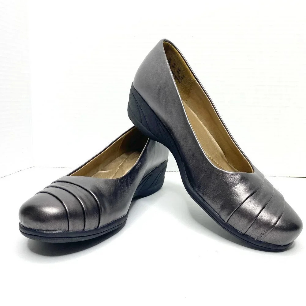 Soft Style Hush Puppies Bronze Faux Leather Low Wedge Comfort Pumps Women's 8.5M